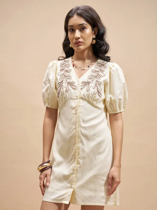 Vara By Vishudh Women Cream Embroidered Bodycon Dress
