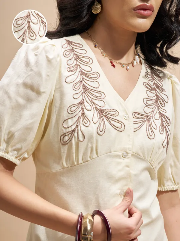 Vara By Vishudh Women Cream Embroidered Bodycon Dress