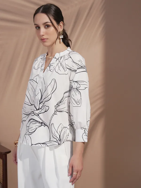 Vara By Vishudh Women White Printed Top