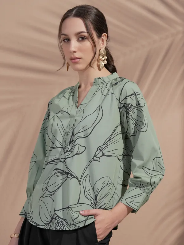 Vara By Vishudh Women Green Printed Top