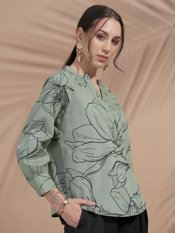 Vara By Vishudh Women Green Printed Top