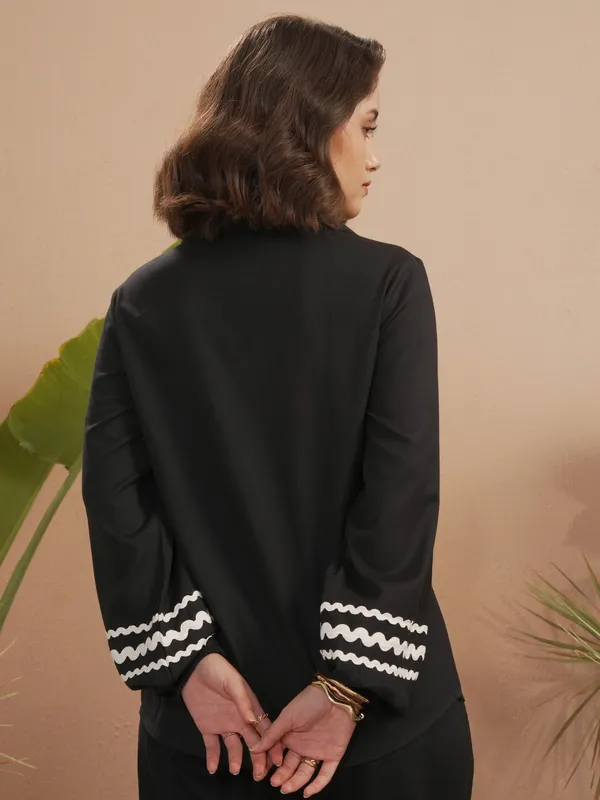 Vara By Vishudh Women Black Solid Casual Shirt