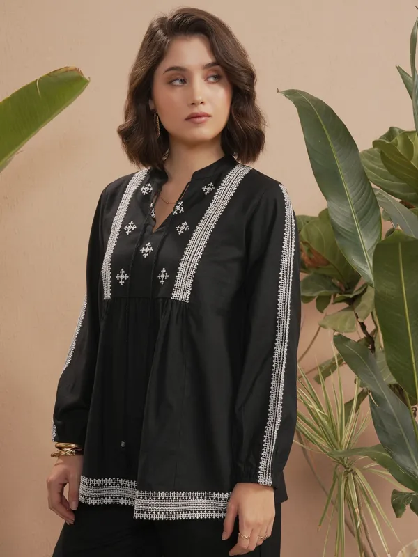 Vara By Vishudh Women Black Embroidered Top