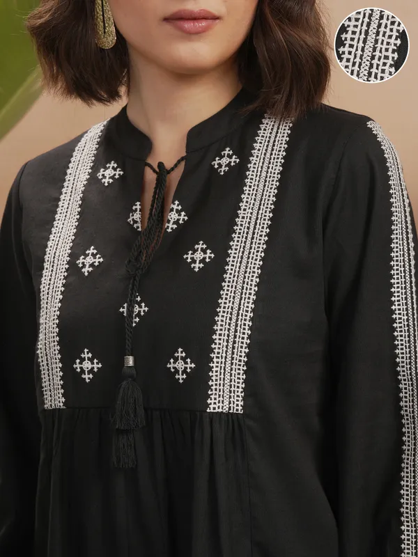 Vara By Vishudh Women Black Embroidered Top