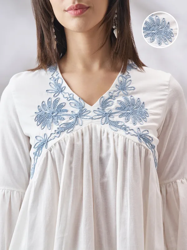 Vara By Vishudh Women Off White Embroidered Top
