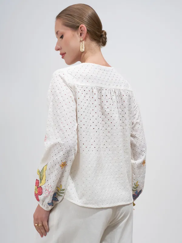 Vara By Vishudh Women Off White Embroidered Top