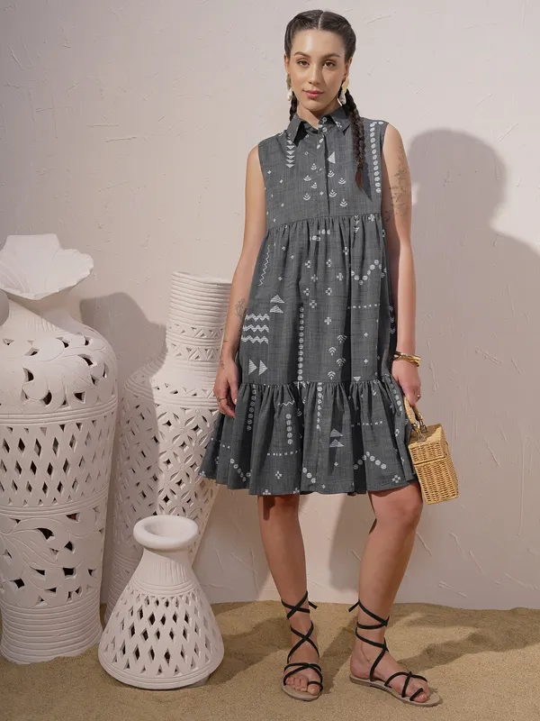 Vara By Vishudh Women Grey Printed Drop-Waist Dress
