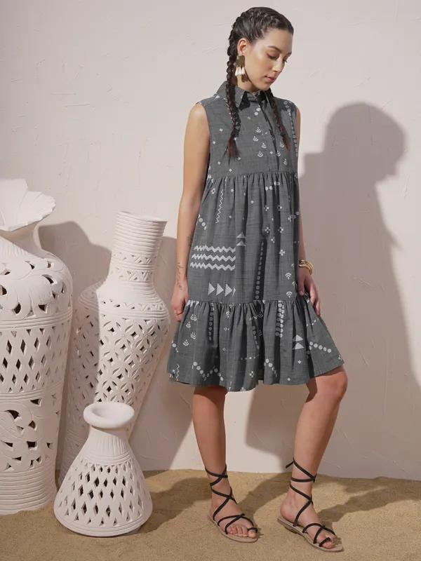 Vara By Vishudh Women Grey Printed Drop-Waist Dress