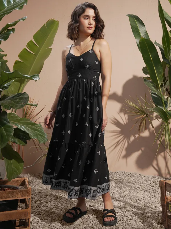 Vara By Vishudh women Black Printed A-Line Dress