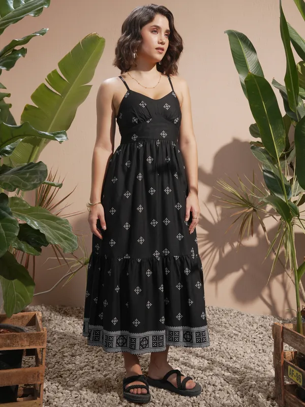 Vara By Vishudh women Black Printed A-Line Dress