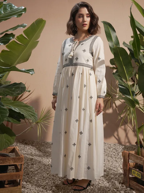 Vara By Vishudh Women Off White Embroidered Maxi Dress