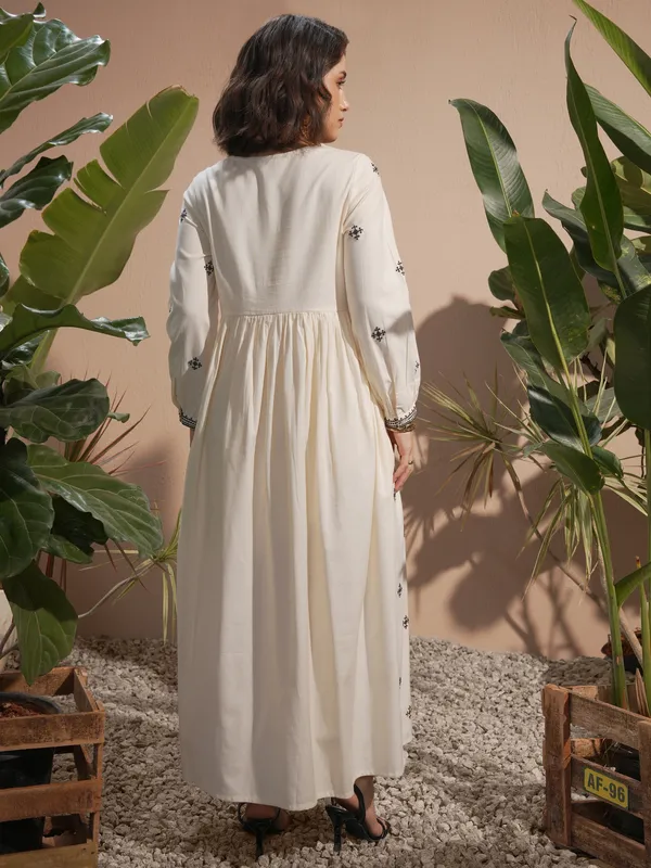 Vara By Vishudh Women Off White Embroidered Maxi Dress