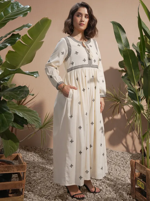 Vara By Vishudh Women Off White Embroidered Maxi Dress