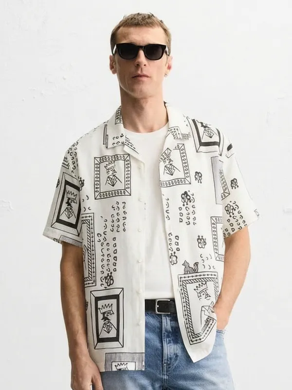 Highlander Men Off White Printed Relaxed Fit Casual Shirt