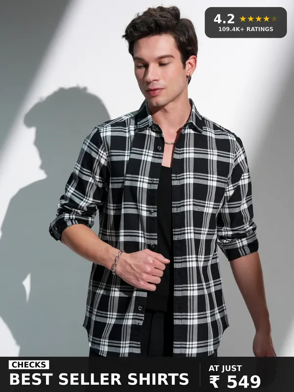 Highlander Men Black Checked Slim Fit Casual Shirt