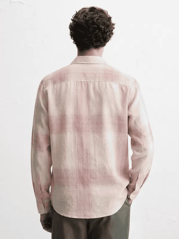 Highlander Men Pink Checked Relaxed Fit Casual Shirt