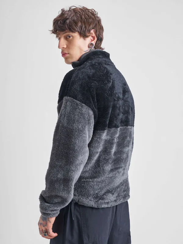 Men Solid Sweatshirt