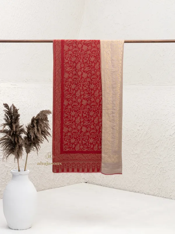 Red-Woollen Reversible Kani Weave Stole with Kani Zari Detailing