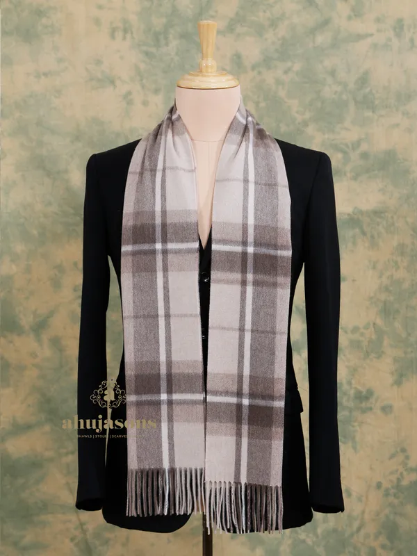 Classic Elegance: The Beige Cashmere Muffler