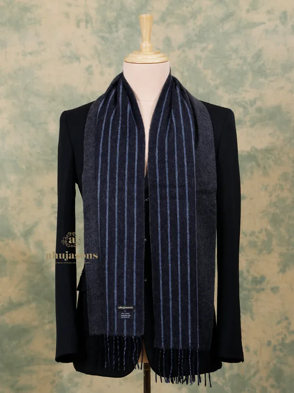 Luxurious Comfort in the Blue Cashmere Muffler