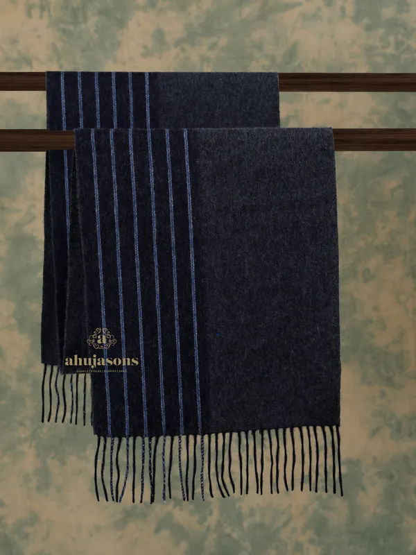 Luxurious Comfort in the Blue Cashmere Muffler