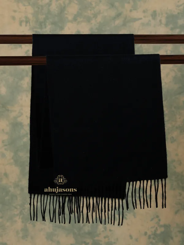 Discover Sophistication with the Black Cashmere Muffler