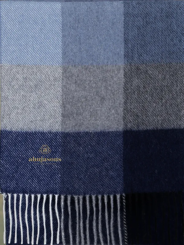 Luxurious Comfort in the Blue Cashmere Muffler