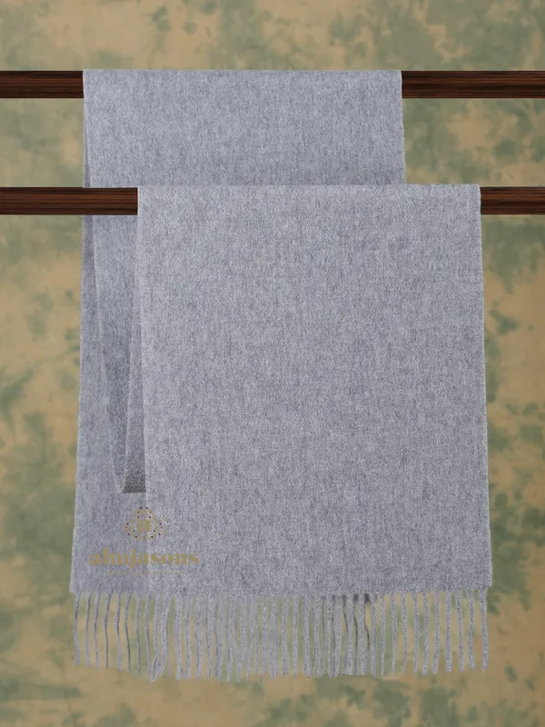 Discover Sophistication with the Grey Cashmere Muffler