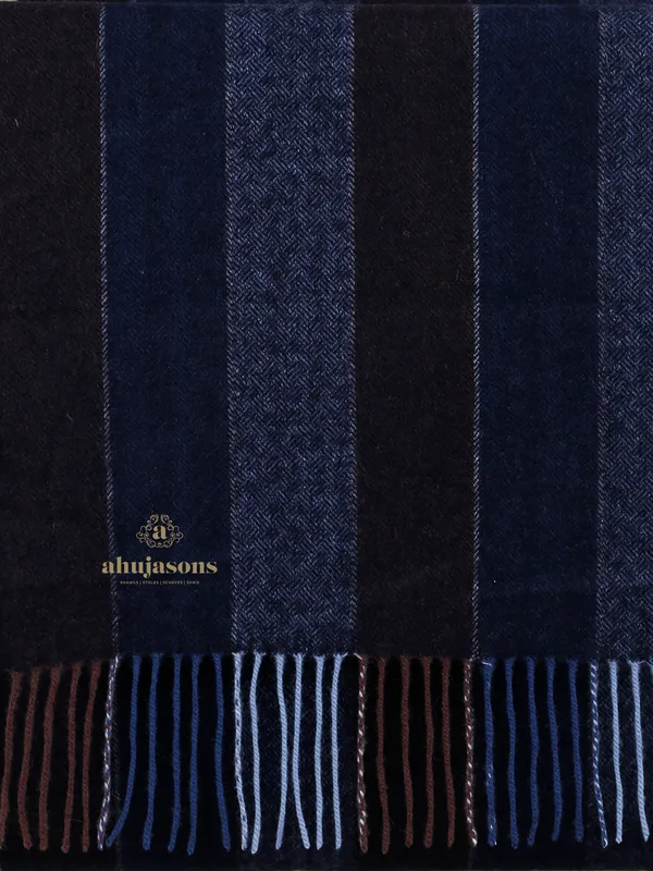 The Perfect Blend of Style and Warmth: Blue Cashmere Muffler