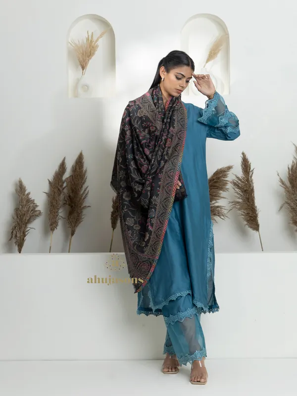 Black-Woollen Kani Weave Shawl Featuring Traditional Kani Pattern