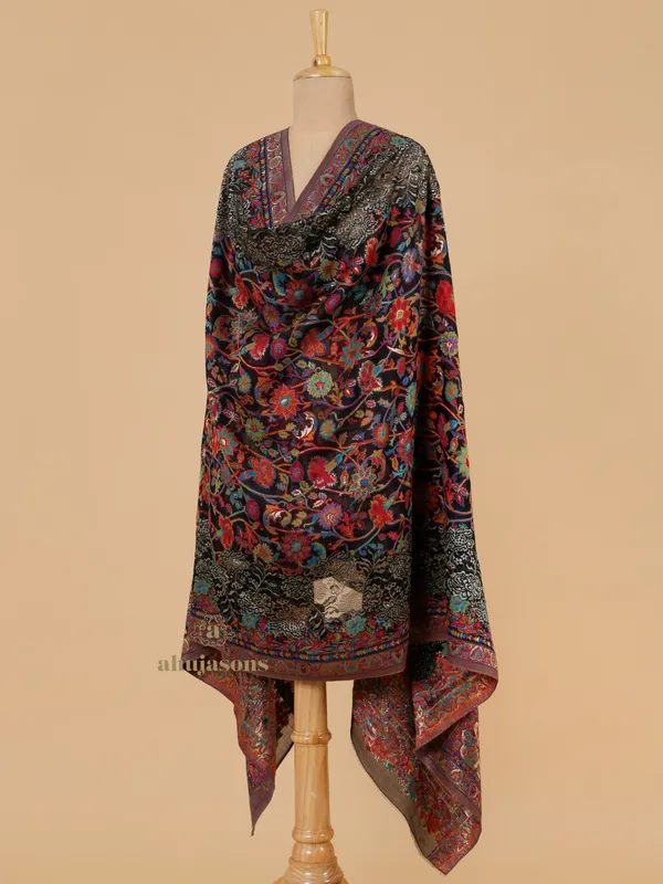 Noir Grace Pure Silk Dupatta with Luxe Lace Trim