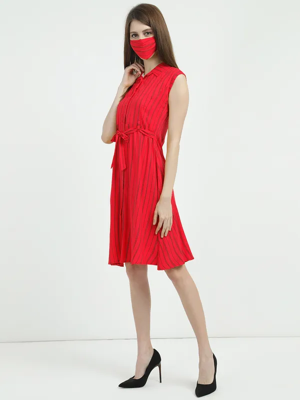 Women Half Sleeve Collared Stripe Dresses (Red)