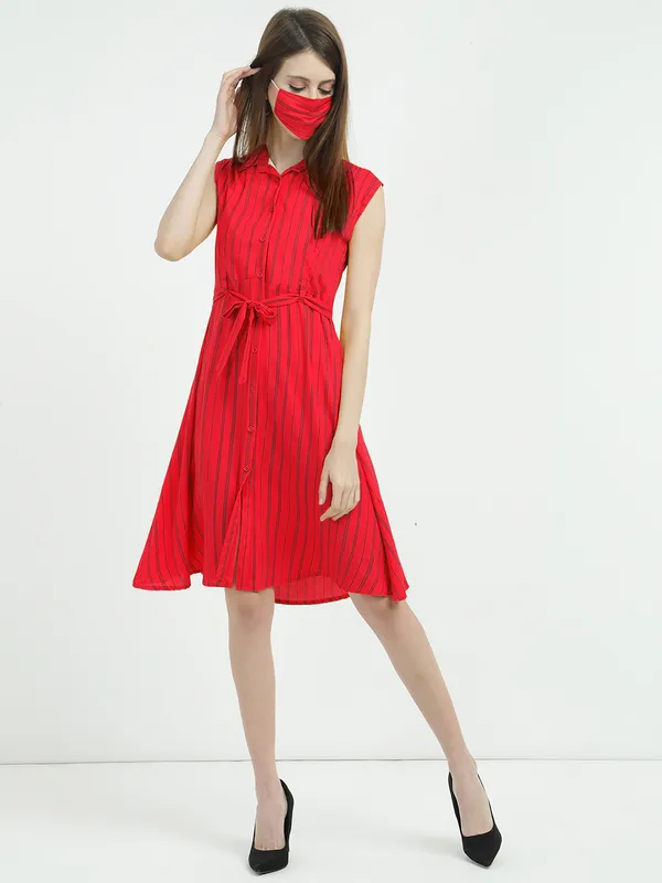 Women Half Sleeve Collared Stripe Dresses (Red)