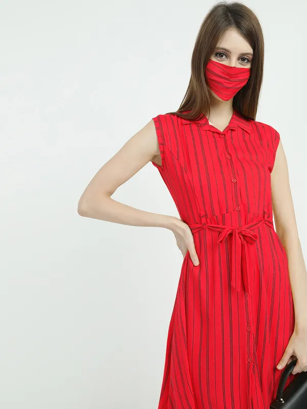 Women Half Sleeve Collared Stripe Dresses (Red)