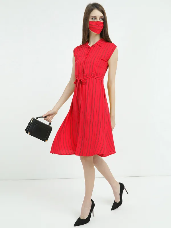 Women Half Sleeve Collared Stripe Dresses (Red)