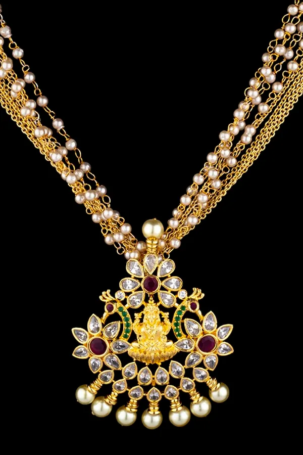 Peacock Pearls Divine Necklace