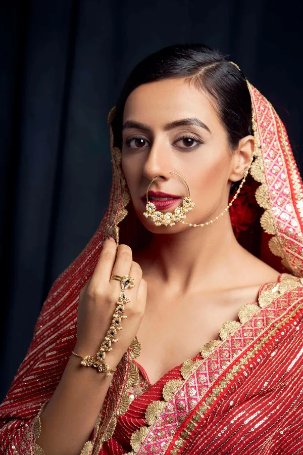 White Pearls & Kundan Nath