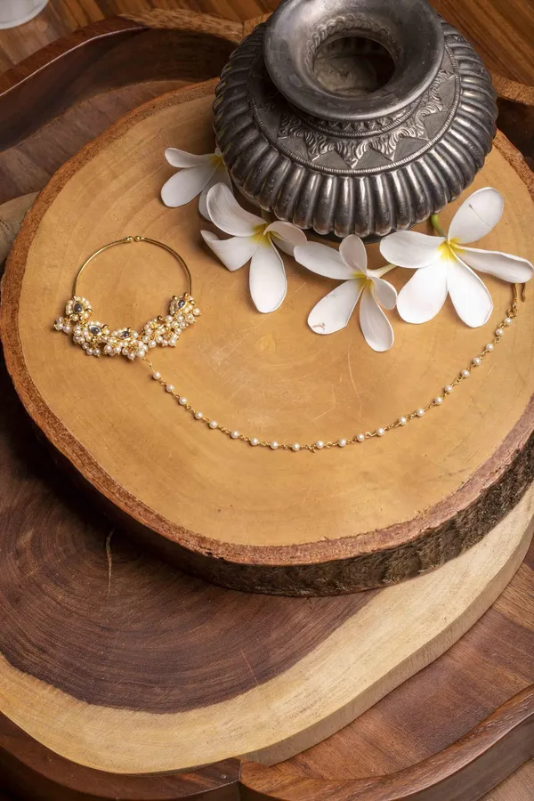 White Pearls & Kundan Nath