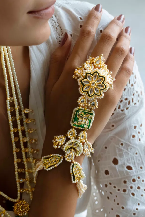 Green Pearls Gothai Kundan Haathphool