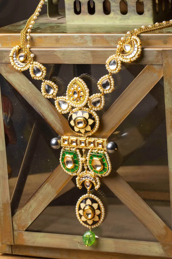 Asymmetric Green Drop Pendant Necklace