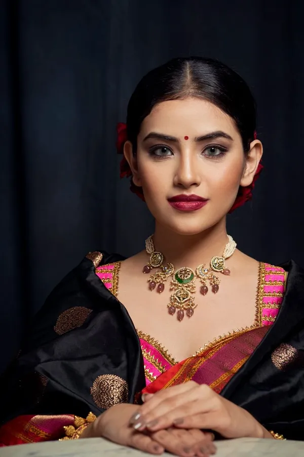 Red Star Motif Kundan Cocktail Ring & Necklace Set