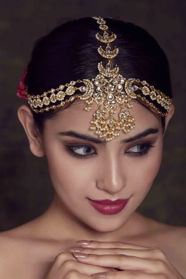 Statement Kundan Pearls Mathapatti