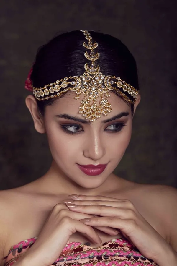 Statement Kundan Pearls Mathapatti