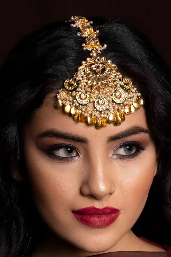 Statement Gold Pipalpatti Maang Tikka