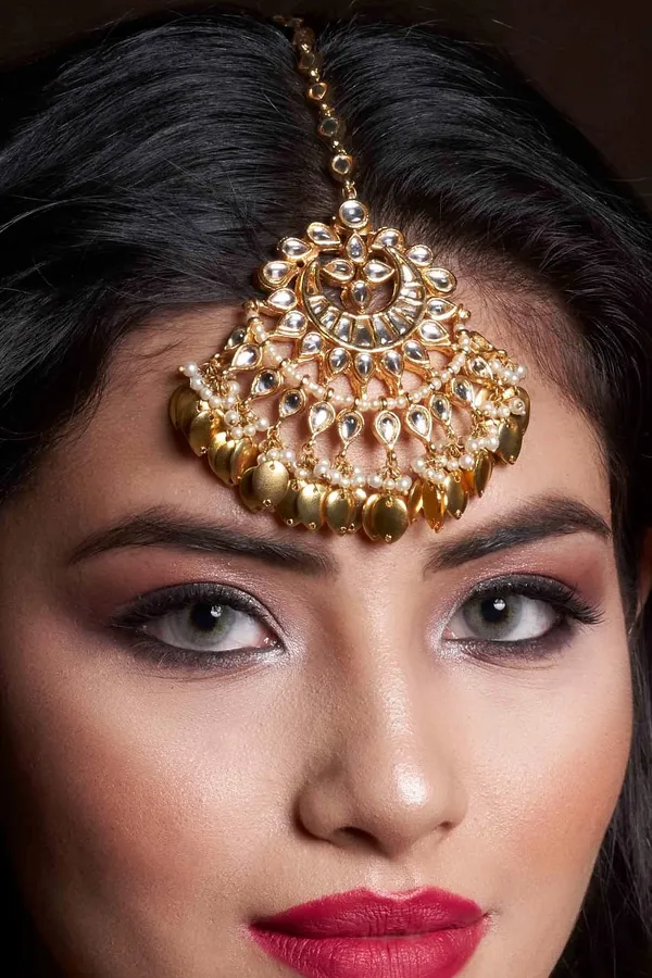 Gold Pipalpatti Maang Tikka