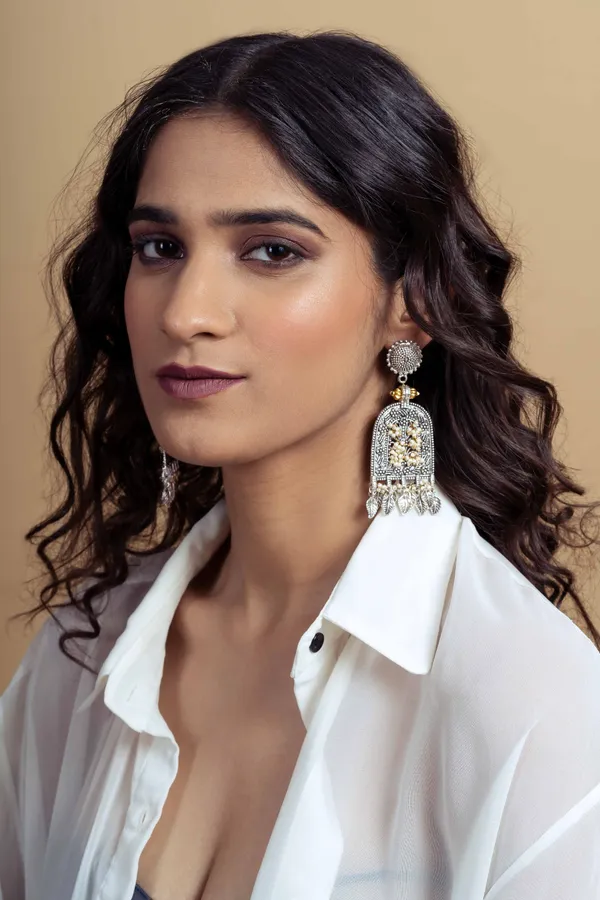 Intricate Silver Leaf White Pearl Earrings
