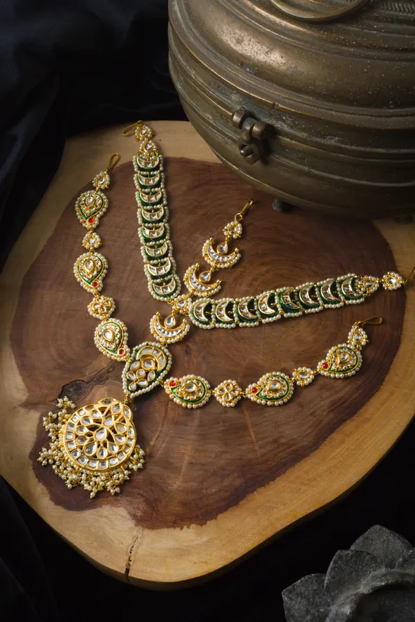 Statement Gold And Green Paisley Mathapatti