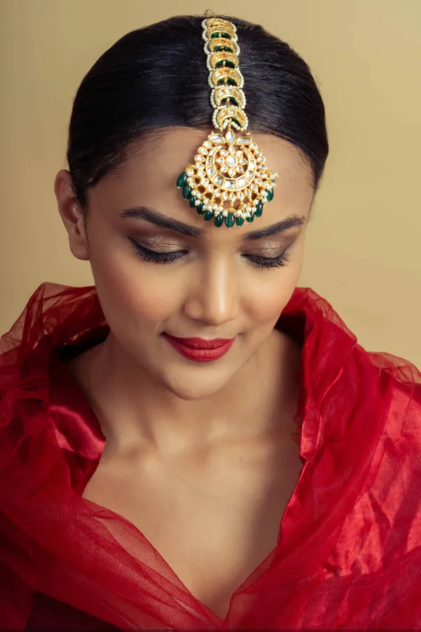 Statement Green And Gold Chand Maang Tikka