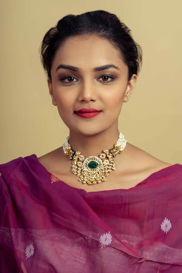 Carved Green Center Kundan Red And Gold Necklace Choker