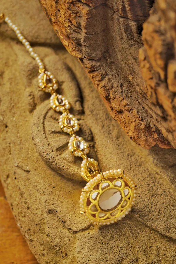 Gold Kundan & Pearls Borla